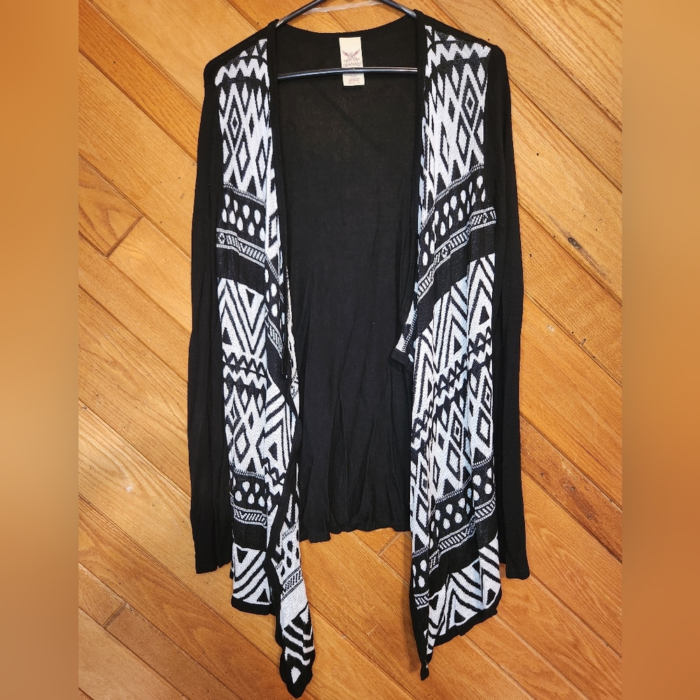 Faded Glory medium black and white Aztec print long sleeved front wrap cardigan